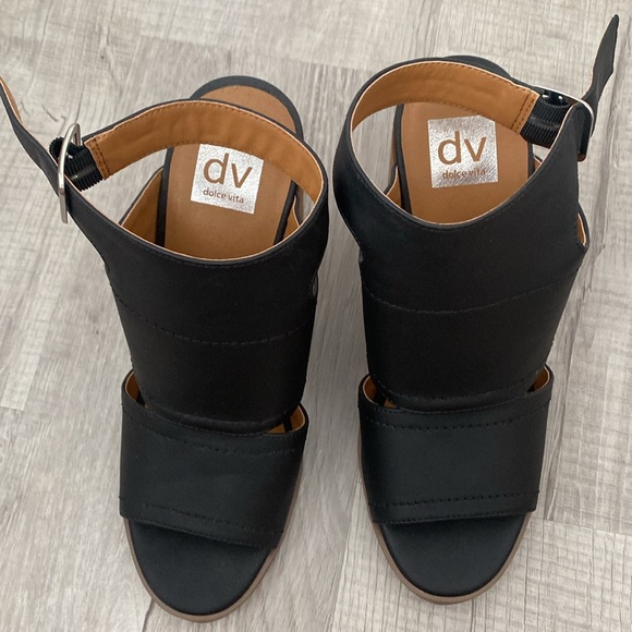 Nordstrom  rack size 9.5 dolce vita booties - Picture 3 of 7